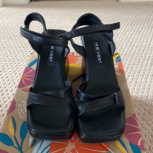 Women’s chunky 90s platform heels - Picture 2 of 4